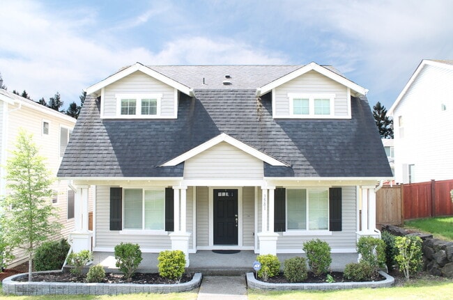 Building Photo - Beautiful DuPont 3 bedroom + Loft + Den Home
