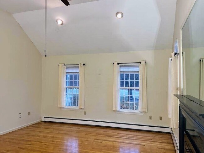 Photo - 1565 West St