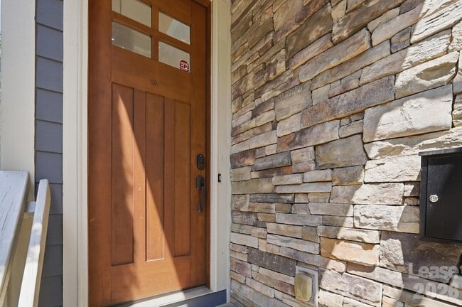 Photo - 520 Iverson Way