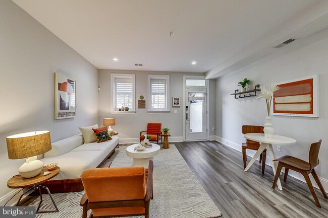 Photo - 819 D St NE Unidad 7