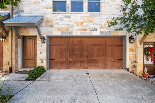 Building Photo - 1217 Highknoll Ln