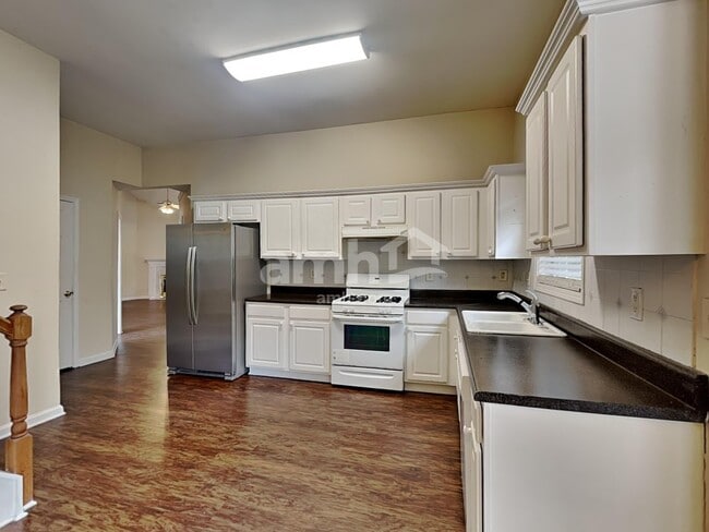 Photo - 190 Cedarhurst Rd