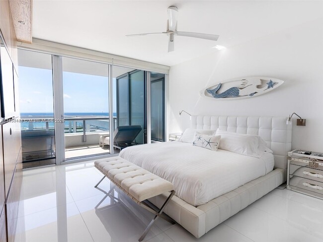 Building Photo - 6799 Collins Ave Unit 704 Rental