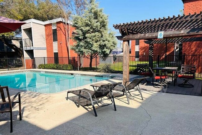 Building Photo - 5426 Menchaca Rd Unit 224 Rental