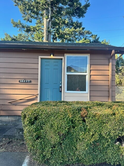 Building Photo - 1 Bedroom Cute Cottage Style Home; Duplex