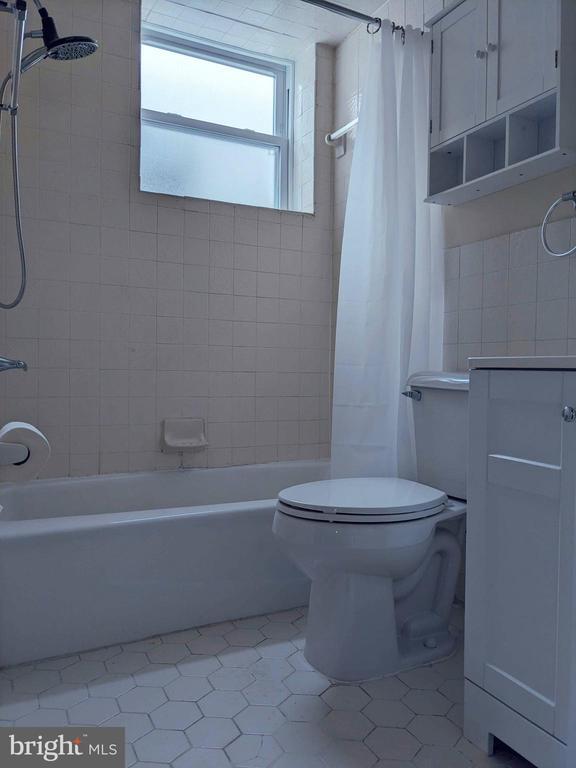 Photo - 143 Gladstone St