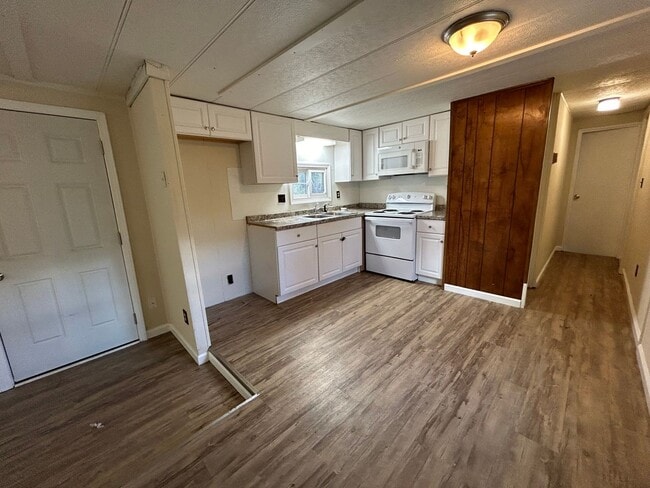 Photo - 2 Bedroom, 2 Bathroom- 153A Lone Oak Rd