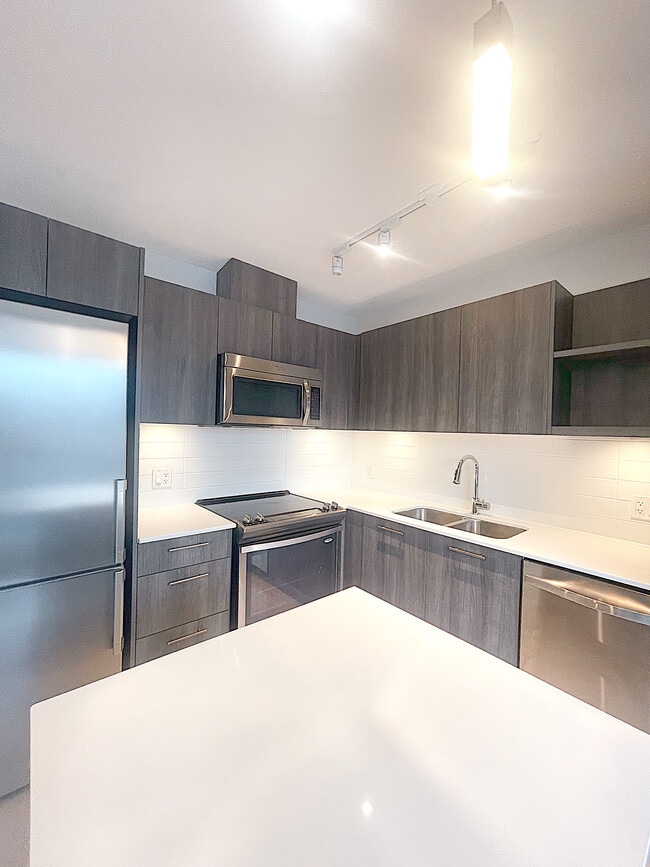 Photo - Centre South - 502 Unit 502