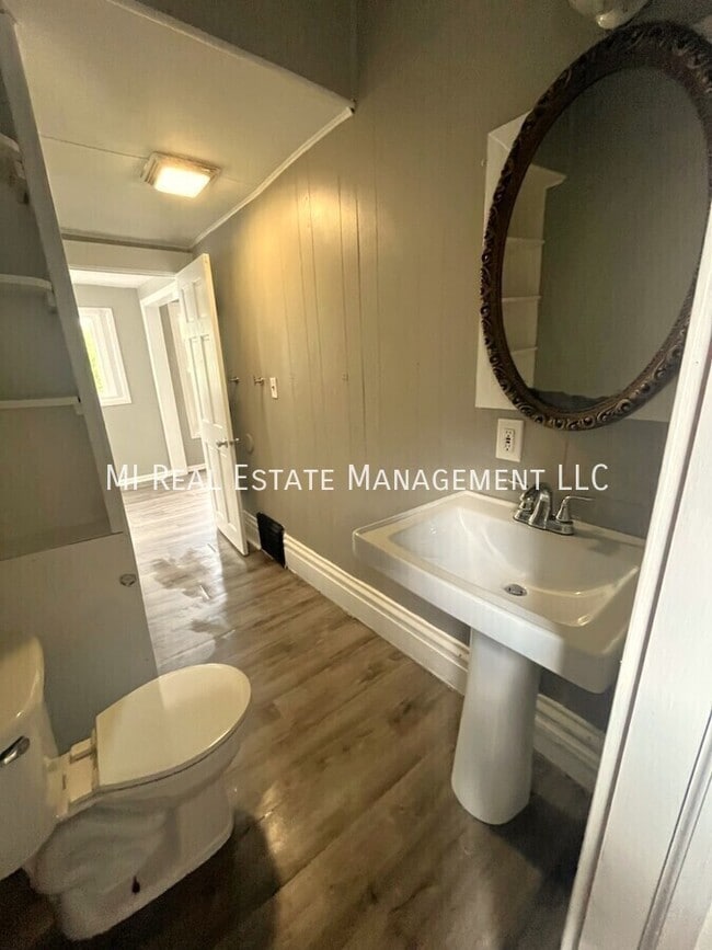 Photo - 342 Marion Ave NW