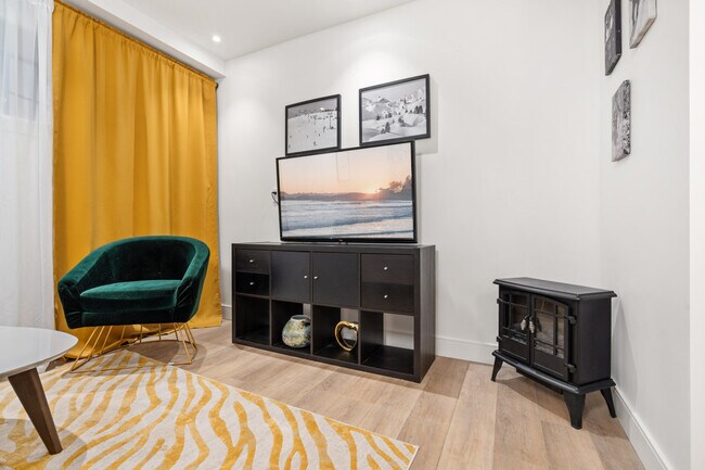 Photo - 2455 Ancaster Cres Unit SI ID1504822P