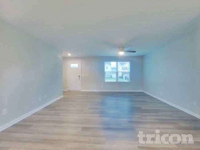 Photo - 1082 Suffolk Ln