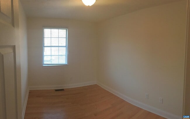 Photo - 106 Longwood Dr