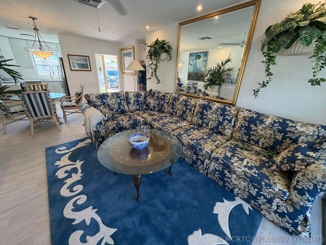 Photo - 2747 Dudley Dr E