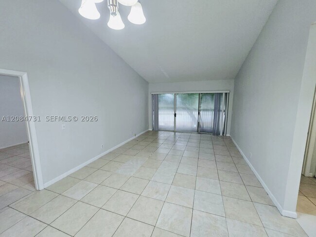 8701 Wiles Rd Unit 305