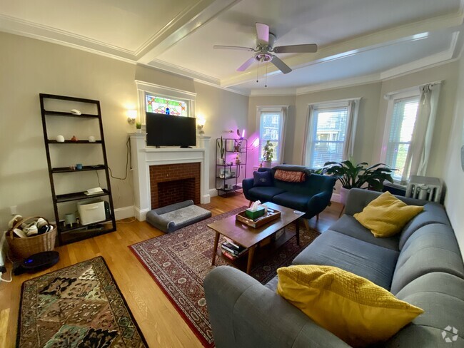 Building Photo - 51 Patten St Unit 1 Rental