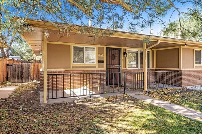 Building Photo - Updated 2 Bed 1 Bath Townhome in Clayton N...