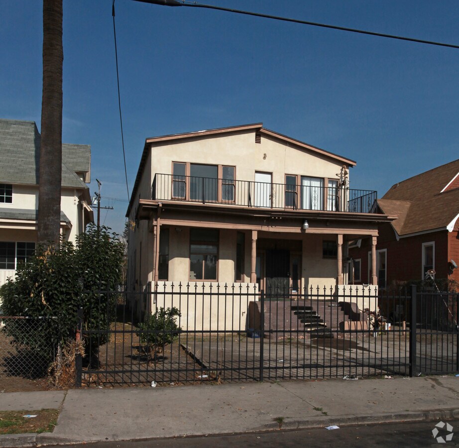 Photo - 127 E 25th St