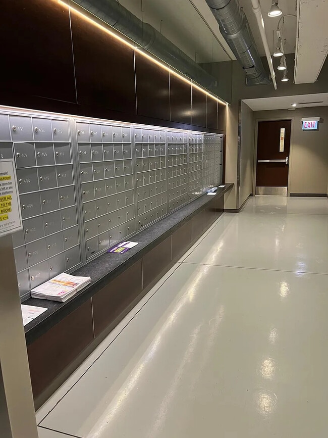 Photo - 1550 S Blue Island Ave Unidad 425