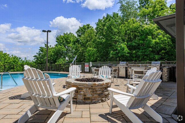 Pool Area - The Residence at Old Hickory Lake
