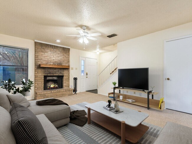810 Banister Ln