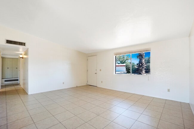 Photo - Northwest location,3 Bd/2 Bath, single carport, detached 2 car garage home