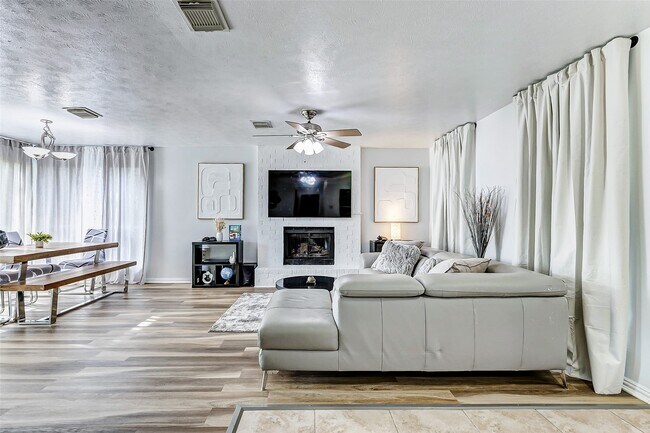 Building Photo - 92 N Deerfoot Cir