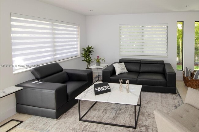 Photo - 77 NE 43rd St