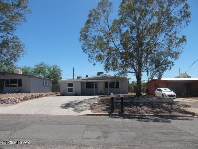 Photo - 808 E Waverly St