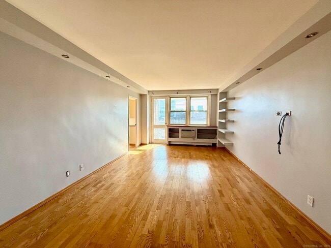 Photo - 444 Bedford St Unit APT 4R