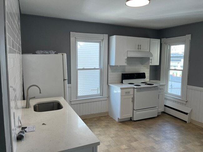 Building Photo - 525 Allen St