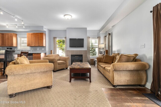 7 Ellis Ave Unit 2