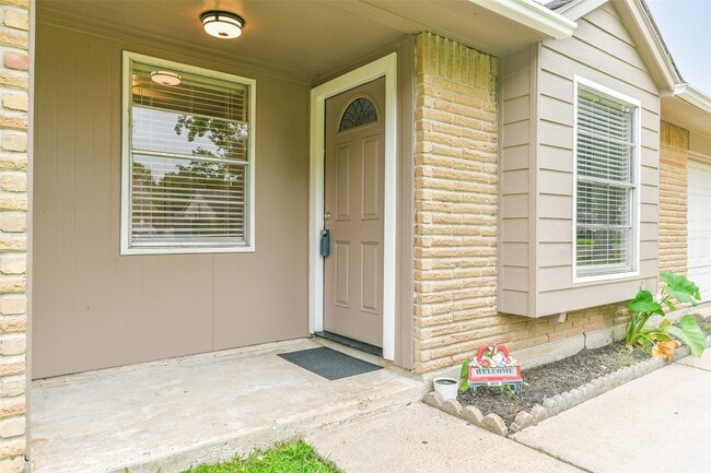 Photo - 104 Brigadoon Ln