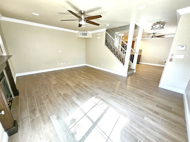 Photo - 432 Winthrop Pl