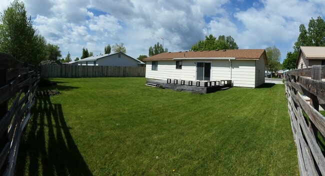 Photo - Cozy 3 Bedroom 1 Bath Home with Large Yard & 1 Car Attached Garage