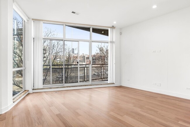 Photo - 914 W Hubbard St Unit 203