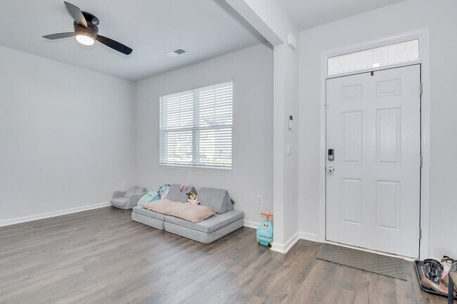 Photo - Beautiful 5 Bedroom 3 Bath