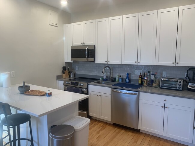 Building Photo - 1120 Beacon St Unit 2D