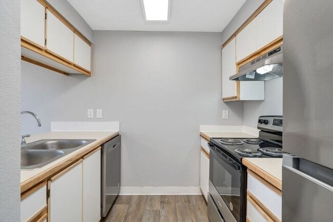 Photo - 2 bedroom unit. Pets OK! Lots of upgrades! Full size washer and dryer in every unit!!