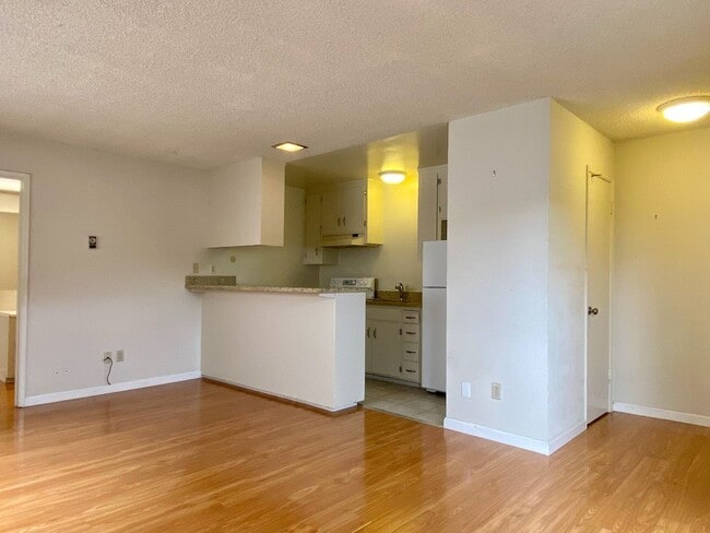 Photo - 4033 Hamilton Ave Unit 4033 Hamilton Ave - E3