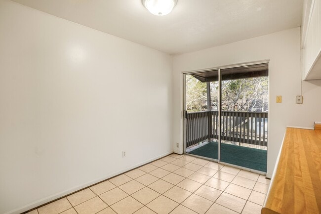 Photo - 2019 Lake Creek Dr