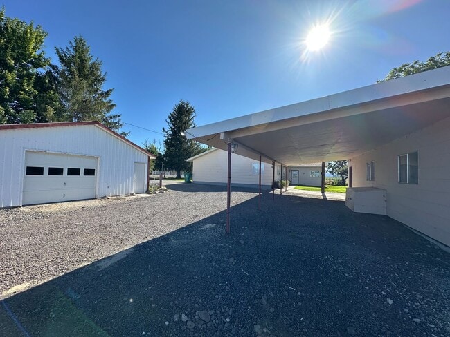 Photo - 5842 Henley Rd