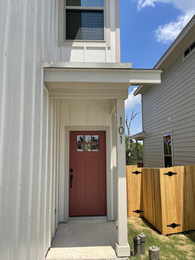 Photo - 2202 Sandlewood Cv