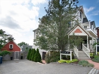 Building Photo - 10 Symmes St Unit 1