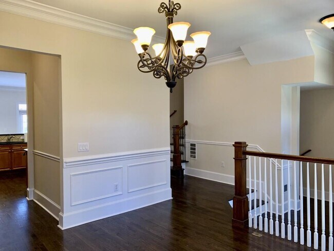 Photo - 5460 Glenridge View NE