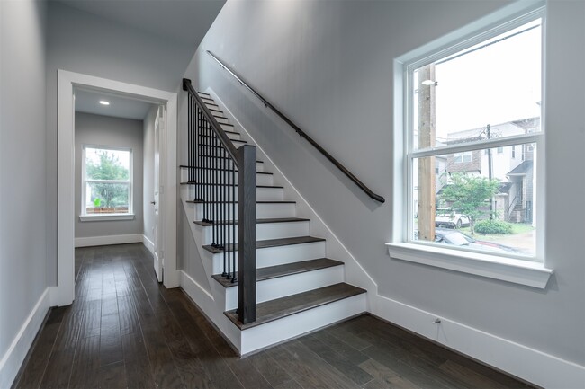 Photo - 1553 W 22nd St