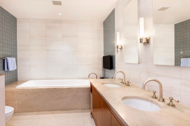 Photo - 300 E 55th St