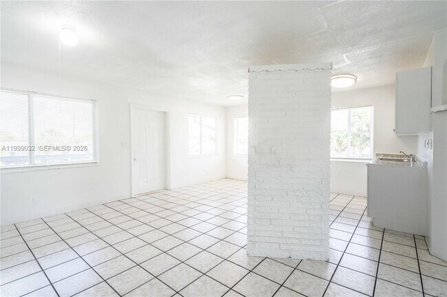 Photo - 3049 NW 9th Ave Unidad 6