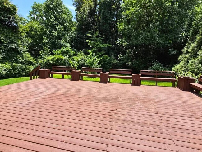 Photo - 3022 Templewood Dr NE