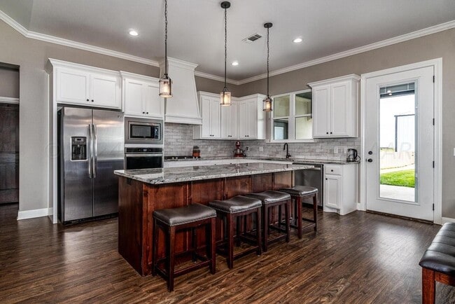 Photo - 501 E Cemetery Rd