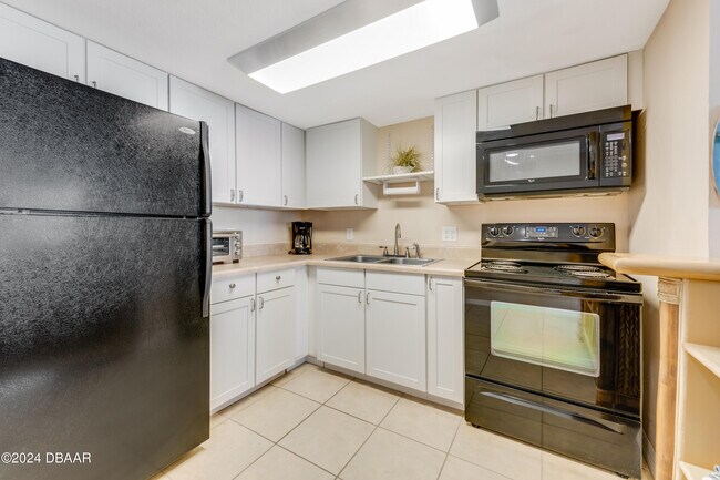 Photo - 935 N Halifax Ave Unit 410